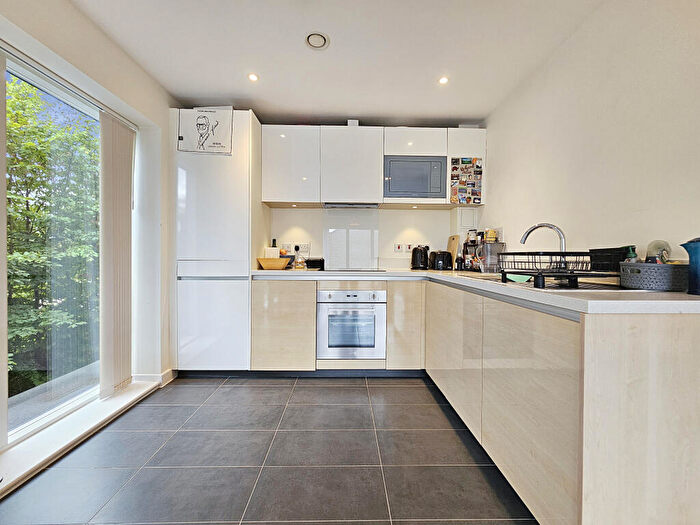 1 Bedroom Flat For Sale In Harvest Road, Cambridge, CB2