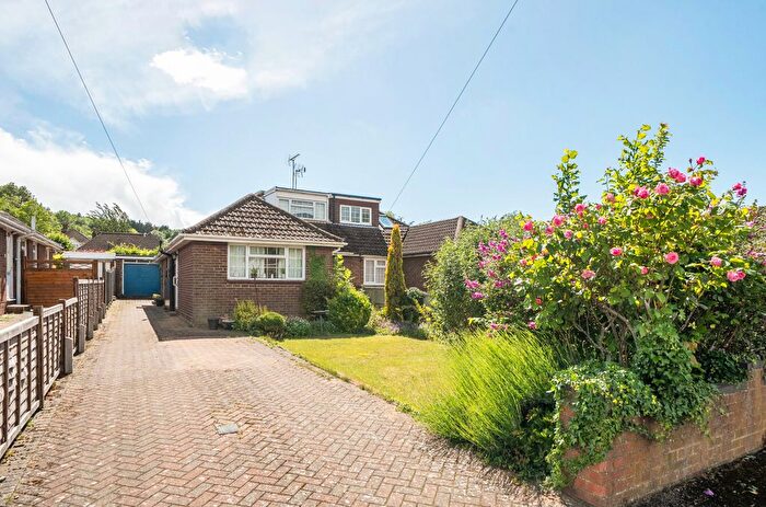 3 Bedroom Bungalow For Sale In Buttercup Close, Dunstable, Bedfordshire, LU6