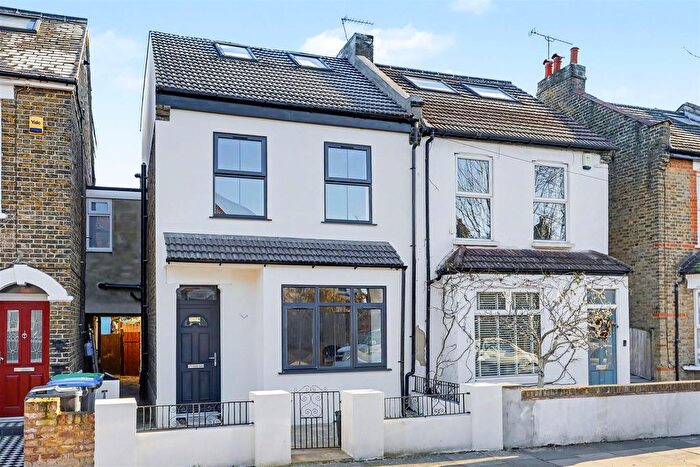 5 Bedroom Property For Sale In Morley Hill, Enfield, EN2