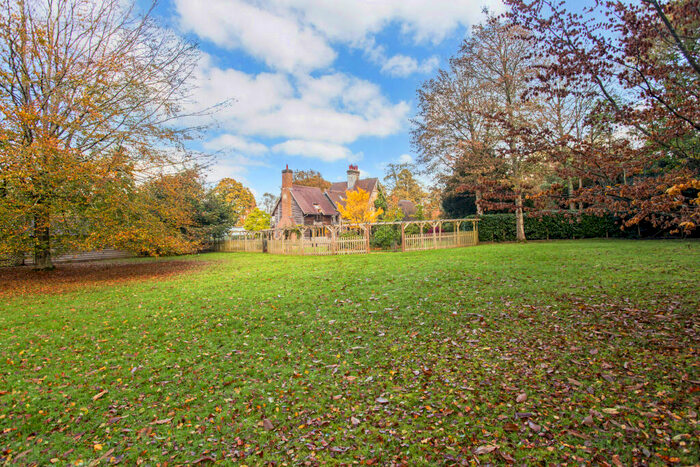 4 Bedroom Semi-Detached House For Sale In High Beeches Lane, Handcross, RH17