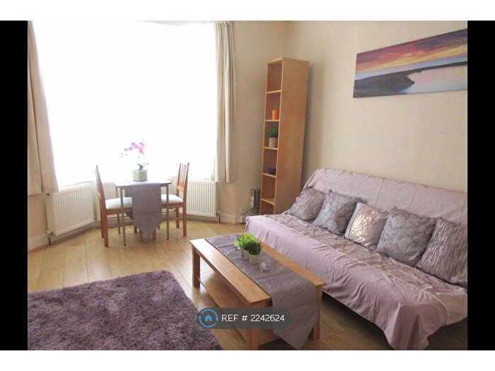 2 Bedroom Flat To Rent In Leybourne Road, London, E11
