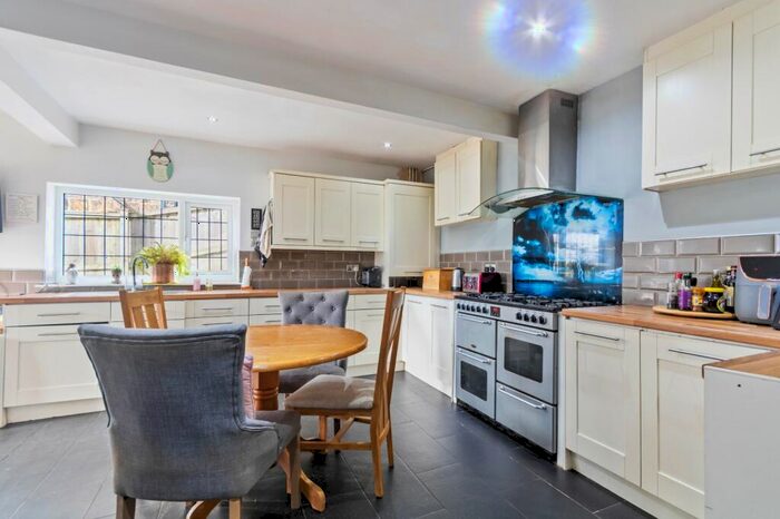 5 Bedroom Detached House For Sale In Rufford Avenue, Yeadon, Leeds, West Yorkshire, LS19