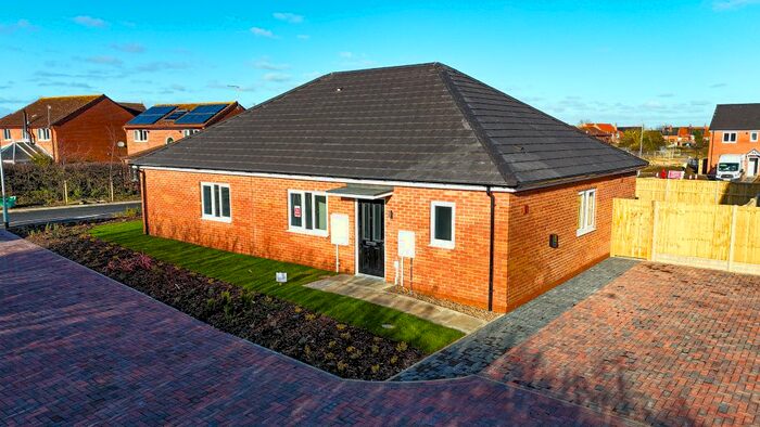 2 Bedroom Semi-Detached Bungalow For Sale In Doddington Lane, Claypole, Newark, NG23