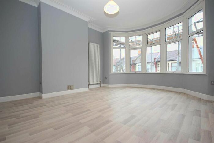 2 Bedroom Flat To Rent In Canterbury Road, Leyton, E10