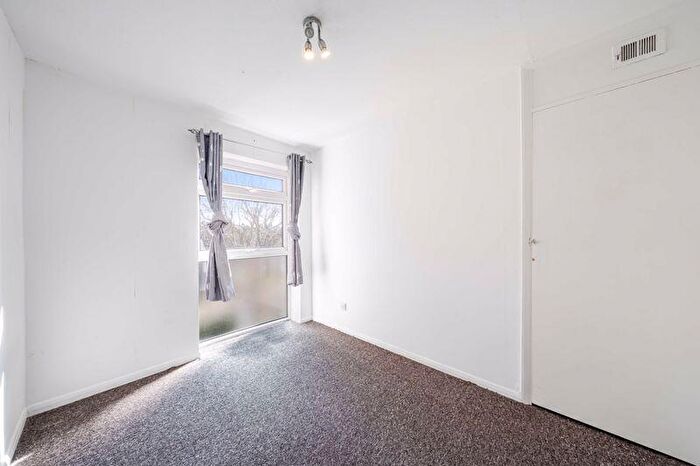 2 Bedroom Flat To Rent In Cheam Road, Sutton, SM1