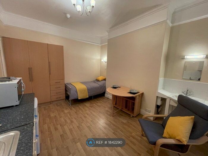 Studio To Rent In London Road, Newcastle-Under-Lyme, ST5