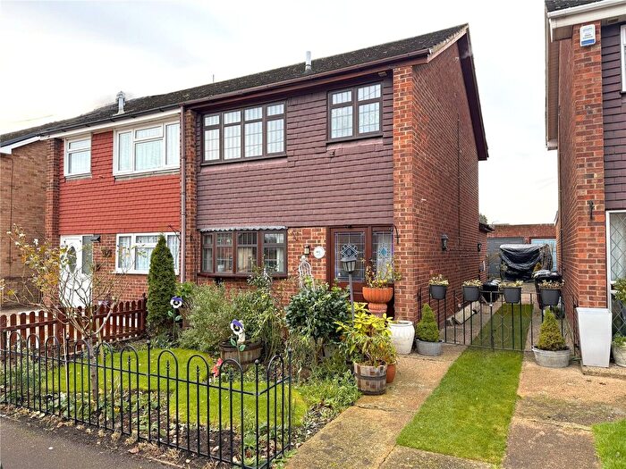 3 Bedroom Semi Detached House For Sale In Russet Close, Stanford-Le-Hope, Essex, SS17