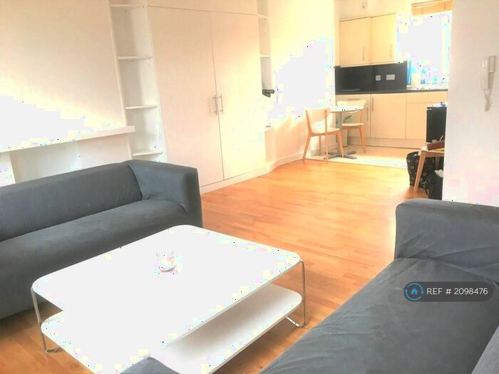 Studio To Rent In Hinton Road, London, SE24