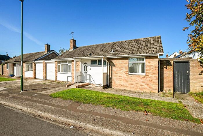 2 Bedroom Detached Bungalow For Sale In The Peacheries, Chichester, PO19