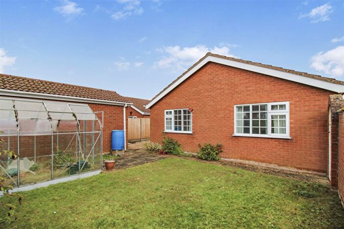 3 Bedroom Detached Bungalow For Sale In Crisp Close, Dersingham, King's Lynn, PE31