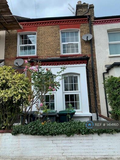 2 Bedroom Flat To Rent In Queens Road, London, N11