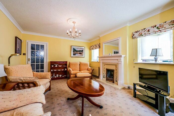 5 Bedroom Detached House For Sale In Hall Park Avenue, Westcliff-On-Sea, SS0