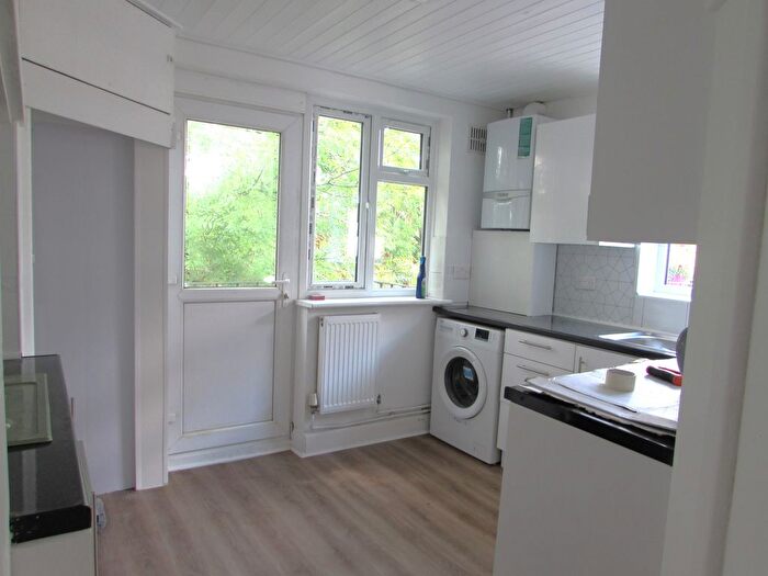 2 Bedroom Flat To Rent In Christchurch Avenue, Harrow, Middlesex, HA3