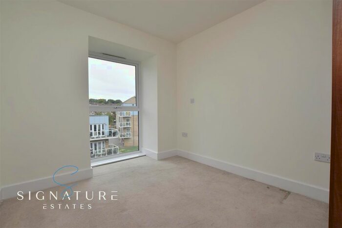 2 Bedroom Property To Rent In The Embankment, Nash Mills Wharf, Hemel Hempstead, HP3