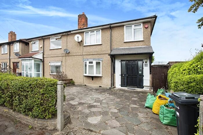 4 Bedroom Semi Detached House To Rent In Princes Road, Ilford, Essex, IG6