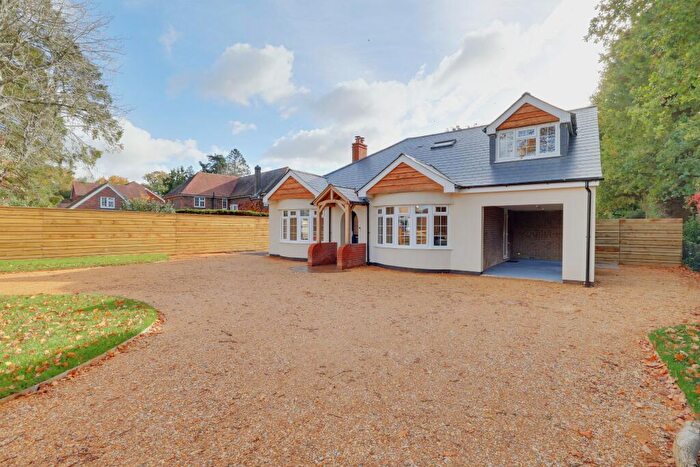 4 Bedroom Chalet For Sale In Uplands Road, Denmead, PO7