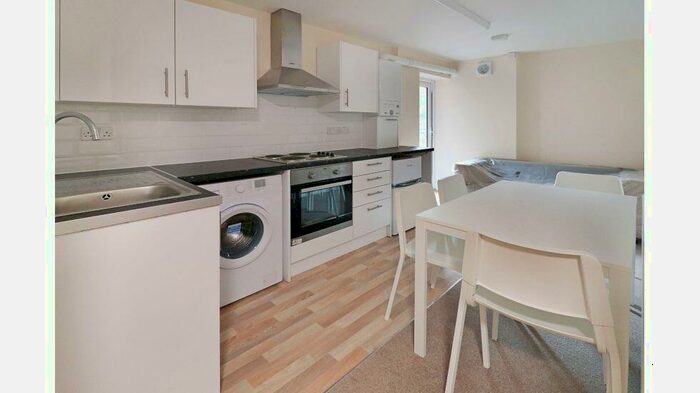 2 Bedroom Flat To Rent In A London Road, Oxford, OX3