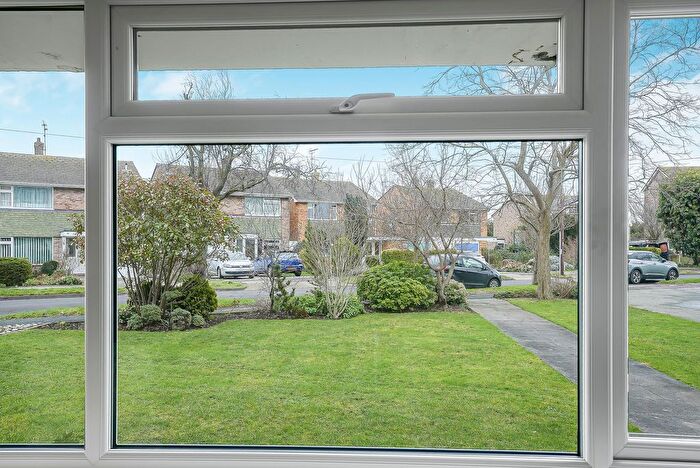 2 Bedroom Flat For Sale In Dungannon Chase, Thorpe Bay, SS1