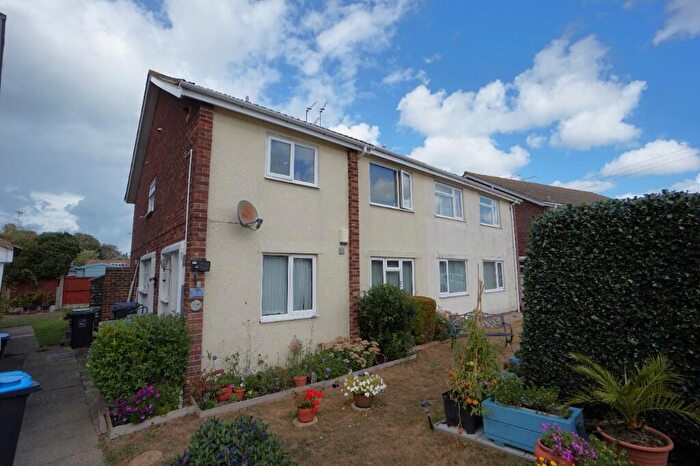 2 Bedroom Flat For Sale In Woodford Court, Birchington, Kent, CT7