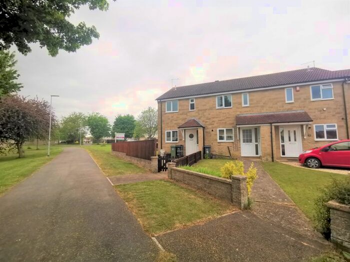 2 Bedroom End Of Terrace House To Rent In Evesham Avenue, Yeovil, BA21