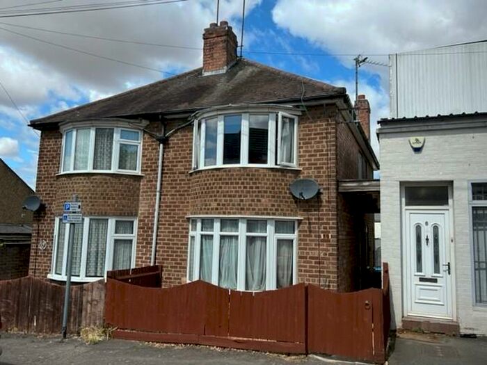 3 Bedroom Semi-Detached House For Sale In Cromwell Road, Kettering, NN16