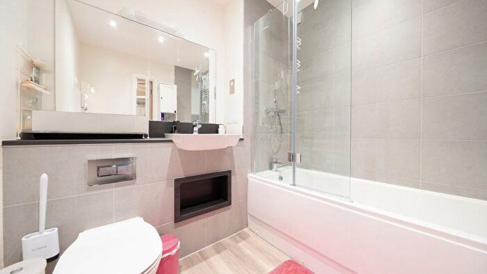 1 Bedroom Flat For Sale In Cranton Avenue, Hayes, UB3