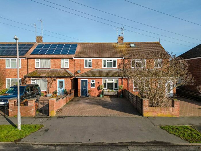 3 Bedroom Terraced House For Sale In Narbeth Drive, Aylesbury, HP20