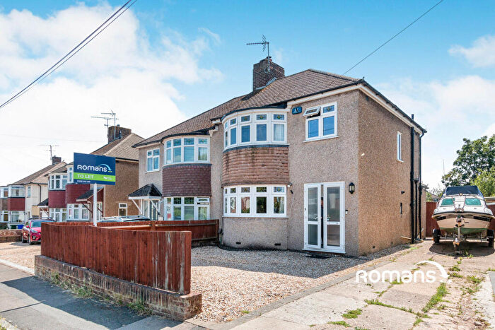 3 Bedroom Semi-Detached House To Rent In Gillian Avenue, Aldershot, Hampshire, GU12