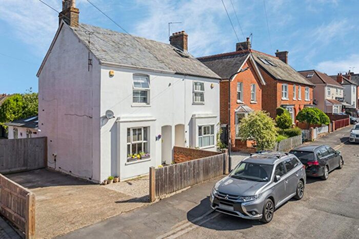 3 Bedroom Semi-Detached House For Sale In Gordon Road, Maidenhead, SL6