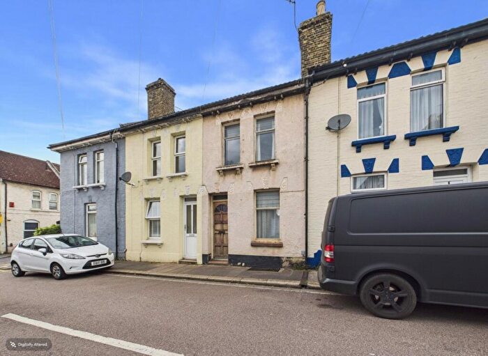 3 Bedroom Terraced House For Sale In Cross Street, Strood, Rochester, ME2
