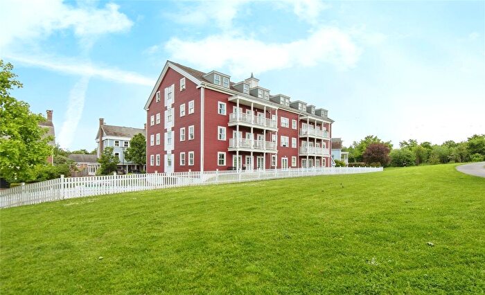 2 Bedroom Flat For Sale In Lewiston Close, Worcester Park, KT4