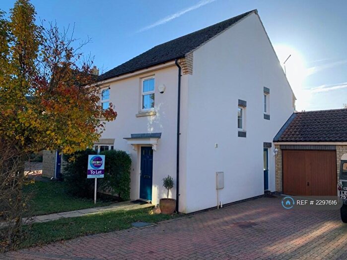 4 Bedroom Semi-Detached House To Rent In Normangate, Peterborough, PE5