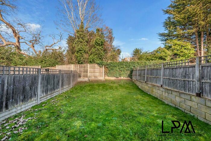 4 Bedroom Semi-Detached House To Rent In Anastasia Mews, Finchley, London, N12