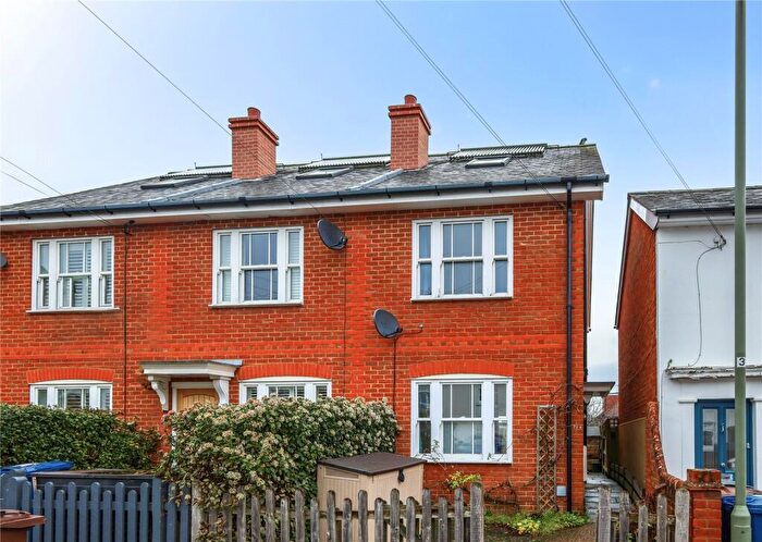 3 Bedroom End Of Terrace House For Sale In Kings Road, Godalming, Surrey, GU7