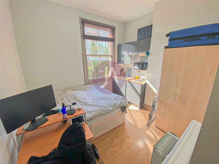 Apartment To Rent In Iverson Road, West Hampstead, London, NW6