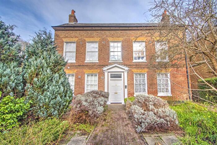 1 Bedroom Flat For Sale In Acacia Mews, Harmondsworth, West Drayton, UB7