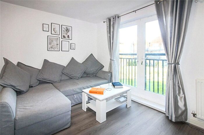 2 Bedroom Flat For Sale In Esparto Way, South Darenth, DA4