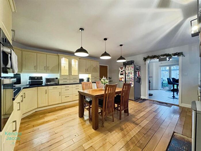 3 Bedroom Semi-Detached Bungalow For Sale In Bawtry Road, Tickhill, Doncaster, DN11