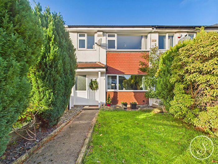 3 Bedroom Terraced House For Sale In Barton Court, Leeds, LS15