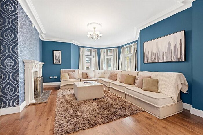 3 Bedroom Apartment To Rent In Marylebone Road, Marylebone, London, NW1