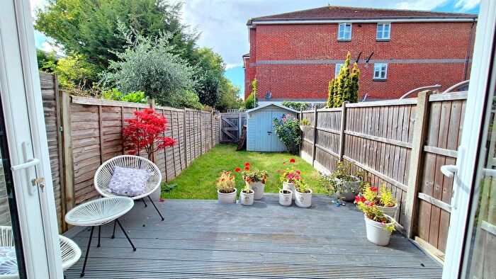 2 Bedroom Property To Rent In Malting Way, Isleworth, TW7