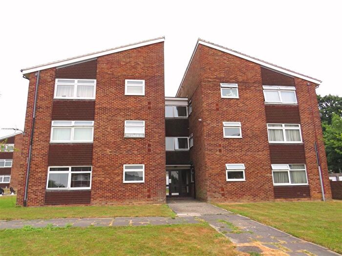 2 Bedroom Flat To Rent In Hillmead, Crawley, RH11