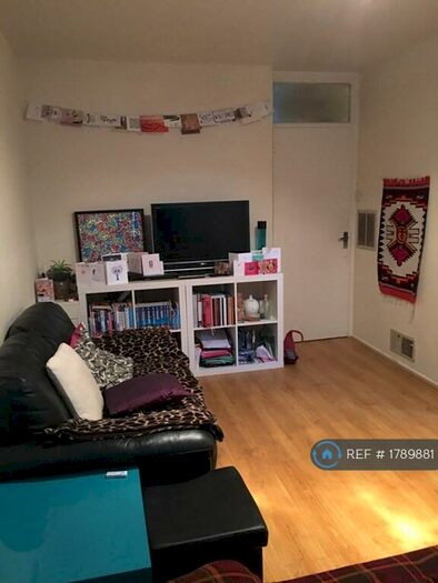 2 Bedroom Flat To Rent In Priory Court, London, E9