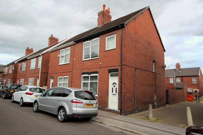 3 Bedroom Semi-Detached House To Rent In Kings Road, Cudworth, Barnsley, S72