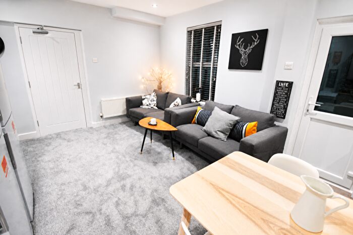 7 Bedroom House Of Multiple Occupation For Sale In Milton Road, Swindon, SN1