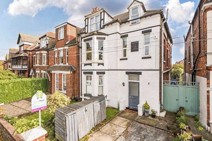 2 Bedroom Flat For Sale In Radnor Park Road, Folkestone, CT19