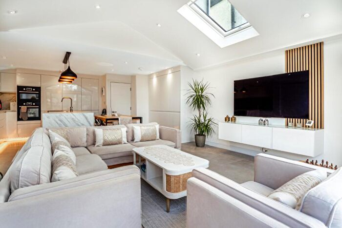 5 Bedroom Semi-Detached House For Sale In Sutton Road, St. Albans, Hertfordshire, AL1