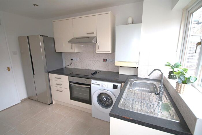 3 Bedroom Detached House To Rent In Hallett Walk, Canterbury, CT1