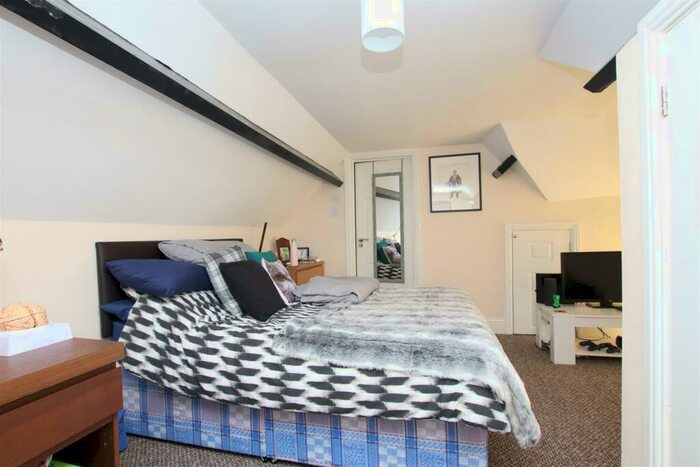 4 Bedroom Coach House To Rent In Downleaze, Stoke Bishop, Bristol, BS9