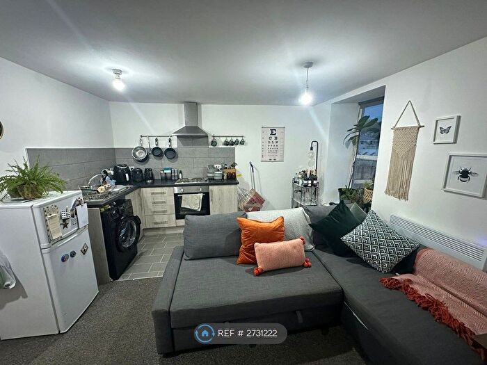 2 Bedroom Flat To Rent In Washington Buildings, Porth, CF39